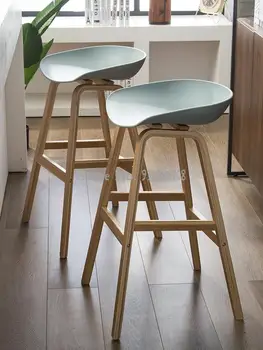 Креативный барный стул Nordic, современная простая подъемная перекладина, стул для стойки регистрации из массива дерева, бытовой барный стул, модный высокий стул