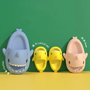 Летние детские тапочки с акулами, домашние детские сандалии с нескользящей мягкой подошвой из ЭВА, забавные сандалии для мальчиков и девочек