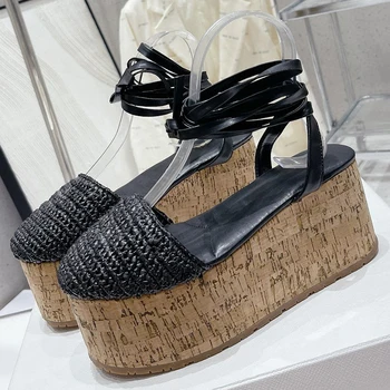 Женские сандалии 2023 года, летняя новинка, уникальный дизайн верха, однотонная обувь с толстой подошвой, сказочная обувь, простота, универсальная женская обувь