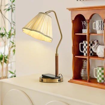 Японская ретро настольная лампа с беспроводной зарядкой, простой свет, роскошный средне- и старофранцузский скандинавский теплый прикроватный светильник для кабинета и спальни